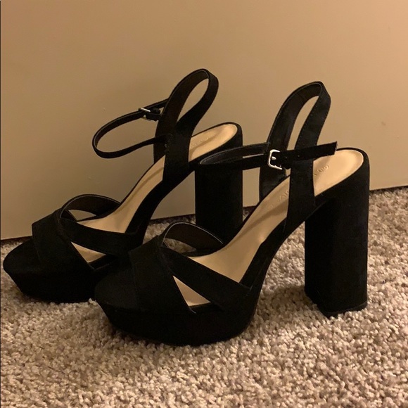 Heels - Picture 4 of 4
